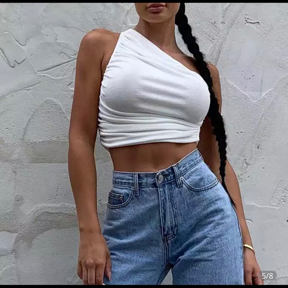 One shoulder crop top